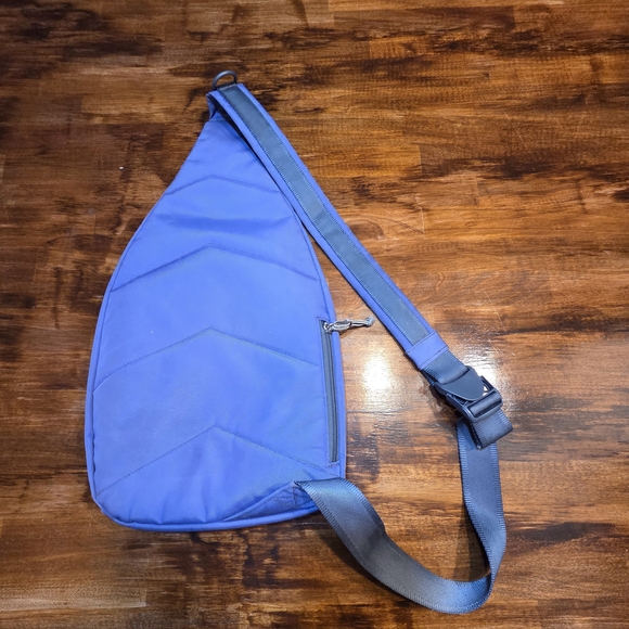 Vera Bradley Reactive Sling Shoulder Bag Backpack Purple Adjust. strap 4 pocket - Picture 6 of 6